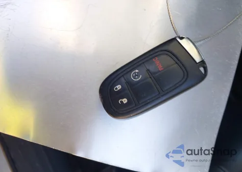 2019 Jeep Cherokee Latitude Plus 4X4 from USA, damaged, VIN 1C4PJMLX1KD126391